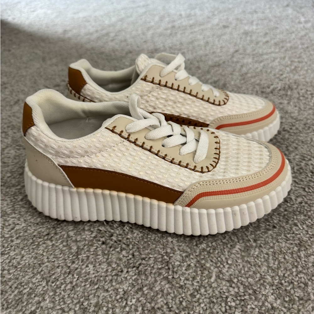Versona Cream and Brown Sneakers